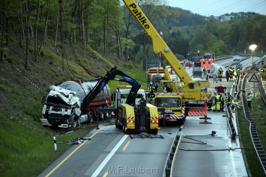 VU Gefahrgut LKW umgestuerzt A 4 Rich Koeln Hoehe AS Gummersbach P500.JPG - Miklos Laubert